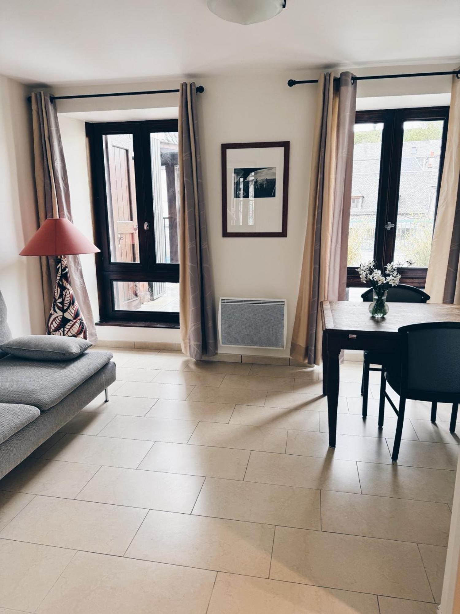 Le Regis Apartment Laguiole Bagian luar foto