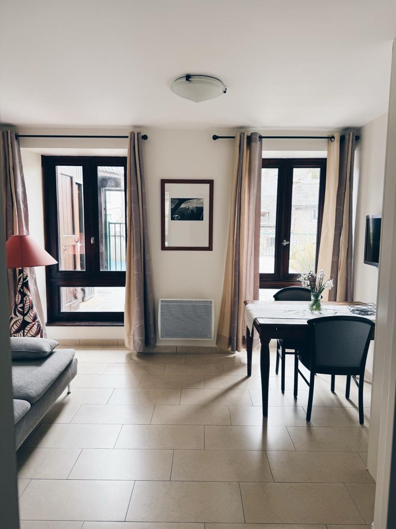 Le Regis Apartment Laguiole Bagian luar foto