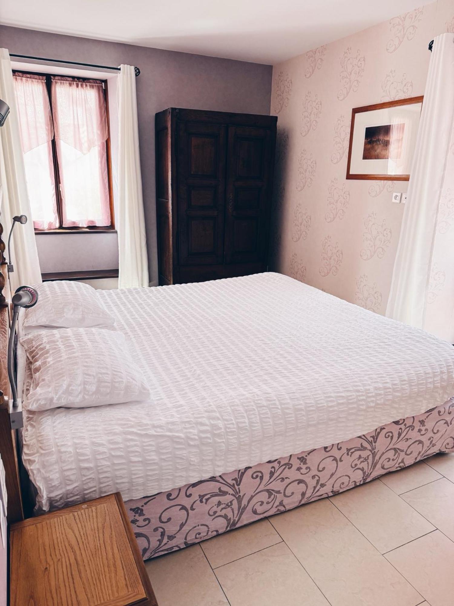 Le Regis Apartment Laguiole Bagian luar foto